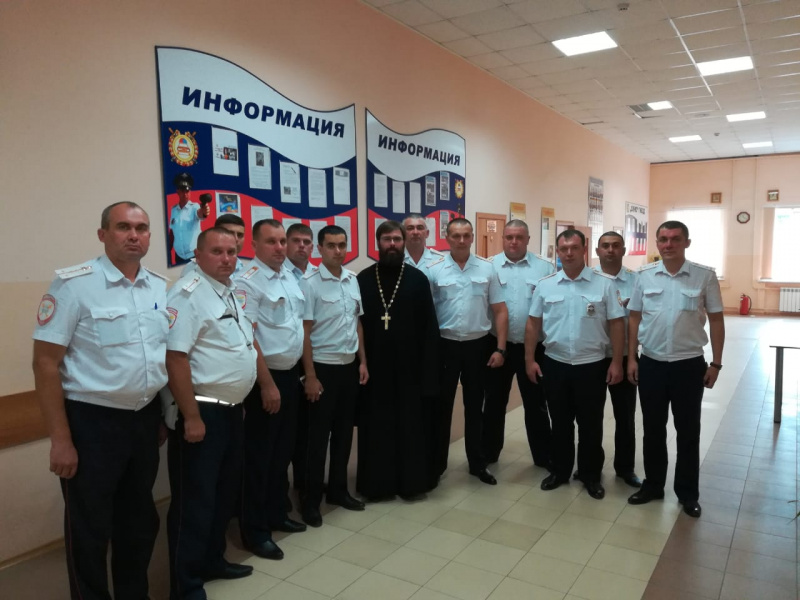 Благочинный Каменск-Шахтинского округа встретился с сотрудниками полиции