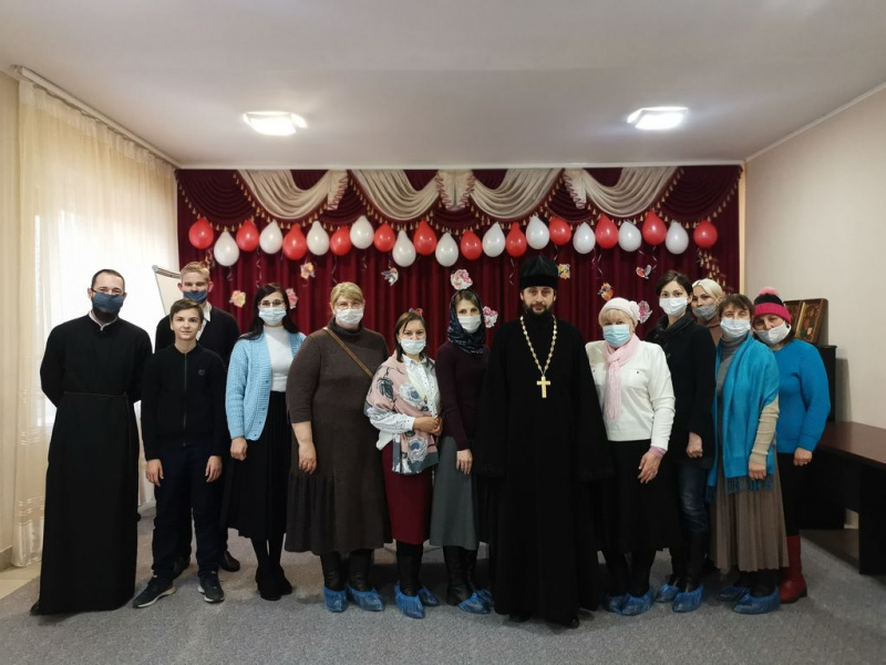 В духовно-просветительском центре при Покровском кафедральном соборе г. Шахты прошло рабочее совещание помощников настоятелей городских храмов по социальной работе