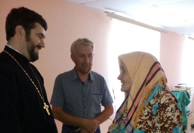 Социальная служба Пантелеимоновского храма посетила своих подопечных в доме-интернате х. Жеребковка Миллеровского района