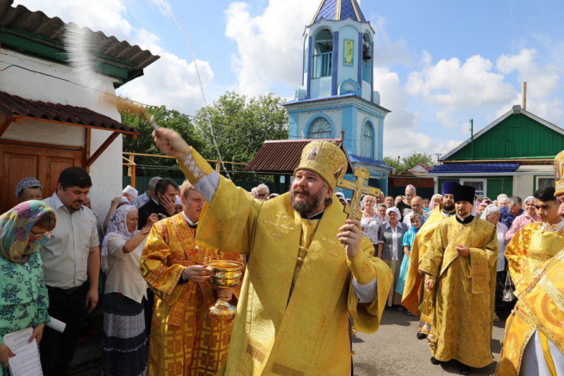 В престольный праздник Преосвященнейший епископ Симон возглавил праздничное богослужение в храме святителя Николая г. Шахты