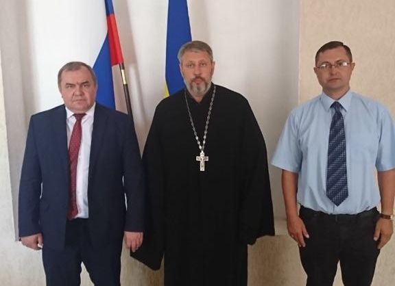В Администрации Красносулинского района прошла рабочая встреча благочинного приходов Сулинского округа иерея Владислава Касьянова с Главой Администрации района Николаем Александровичем Альшенко