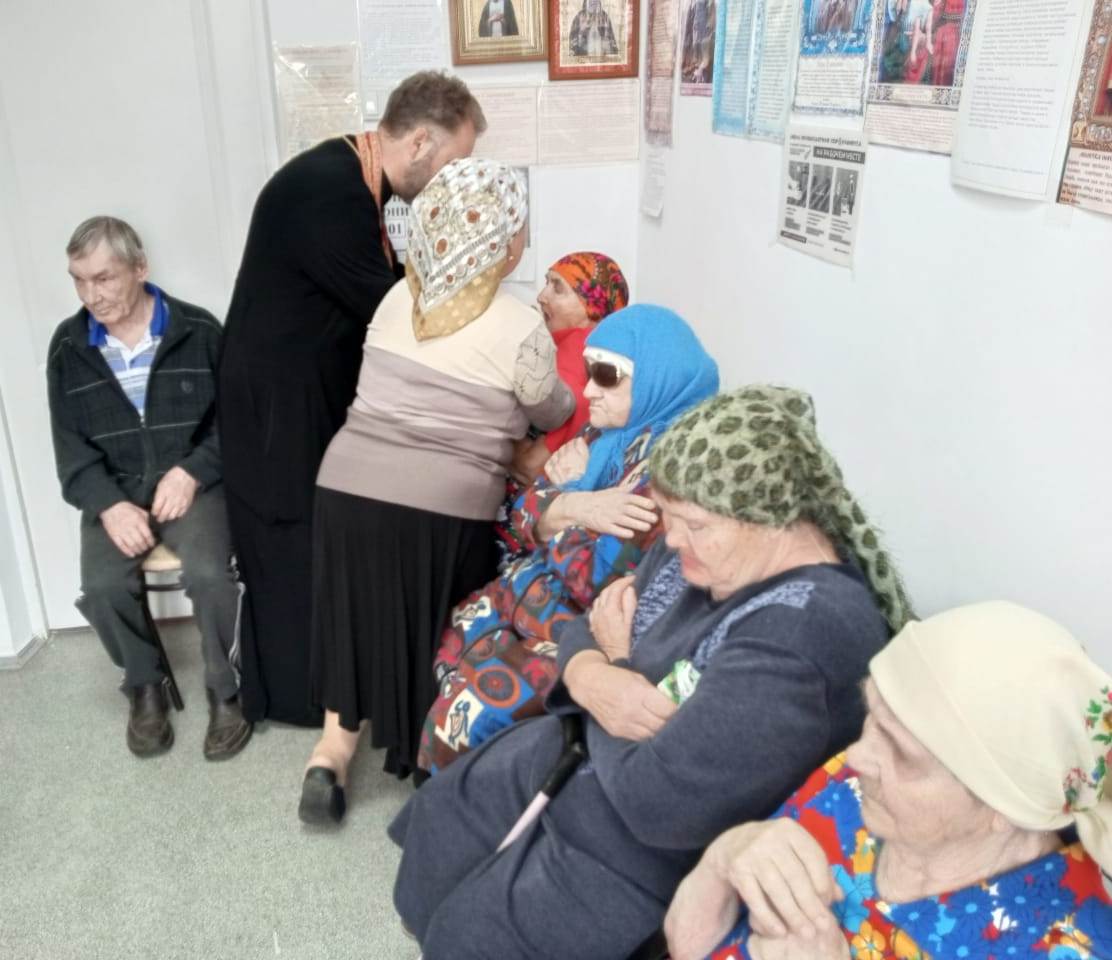 Беседа в доме престарелых поселка Садовый | Шахтинская епархия | Донская  митрополия