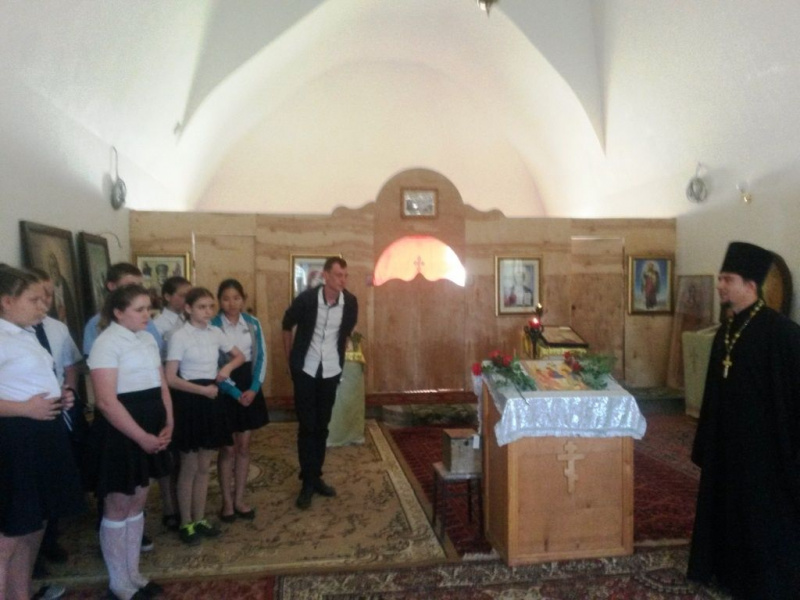 Иерей Анатолий Минаев провел беседу для учеников 3-6 классов в храме Архистратига Михаила