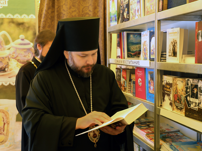 Преосвященнейший епископ Симон посетил Рождественскую выставку-ярмарку «Дон Православный» в Ростове-на-Дону
