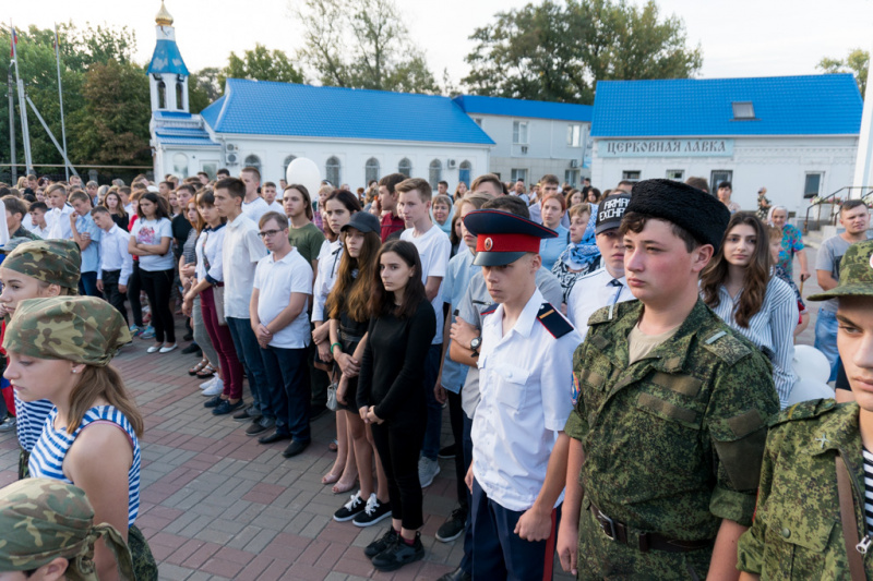 3 сентября, на площади Покровского кафедрального собора г. Шахты состоялась акция памяти погибших детей и взрослых, во время террористического акта в городе Беслан республики Северная Осетия