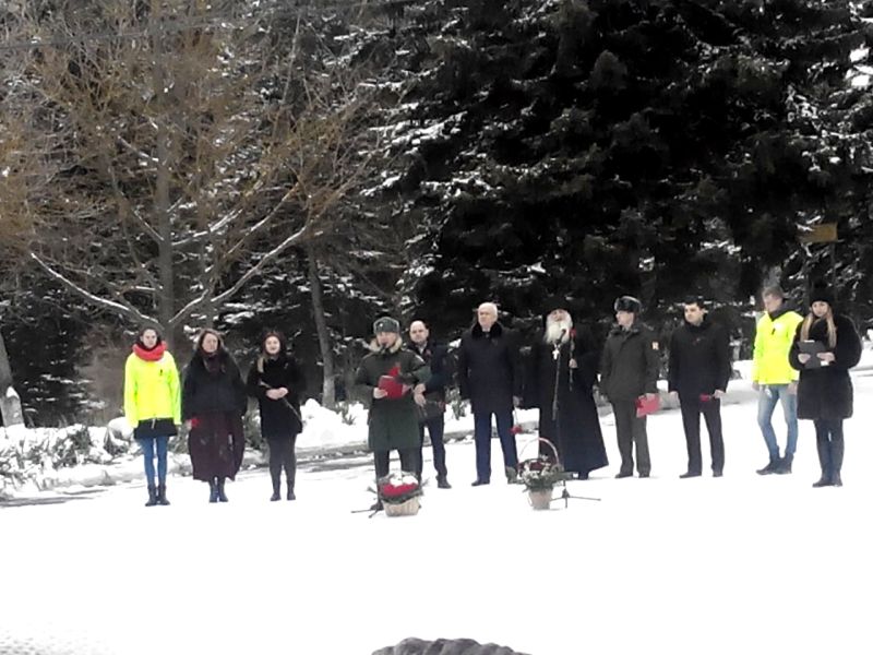 Торжественный митинг в честь освобождения поселка Персиановский