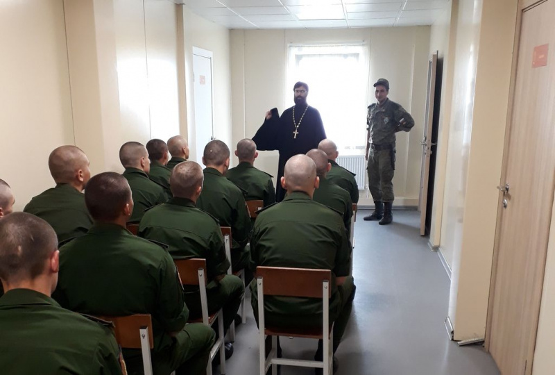 Руководитель епархиального отдела по взаимодействию с вооруженными силами и силовыми структурами иерей Александр Теличкин провел беседу на тему «Молитва как общение с Богом» с военнослужащими войсковой части № 22265