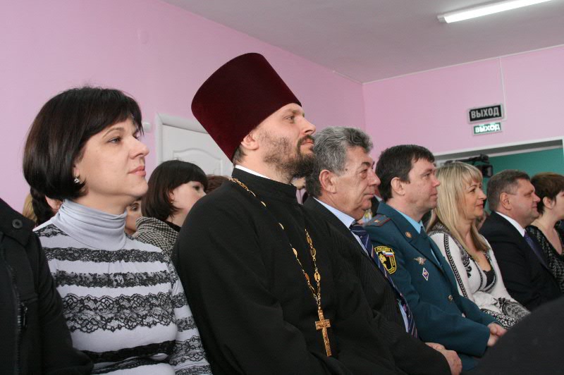 Депутаты-единороссы поздравили педагогов Родионово-Несветайского района