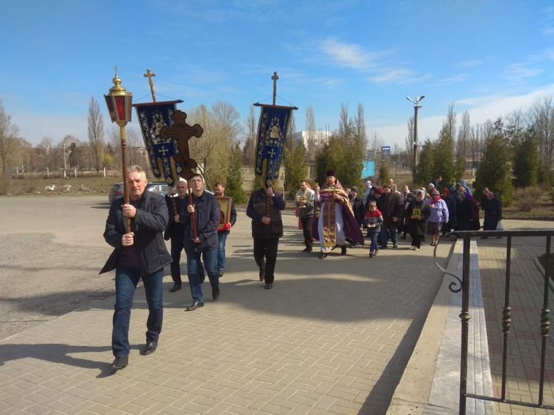 В Донском храме богоспасаемого града Новошахтинска прошел крестный ход