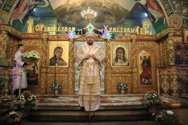 Преосвященнейший епископ Симон совершил великую рождественскую вечерню