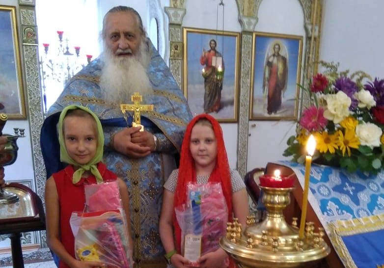 Благотворительная акция «Поможем собрать детей в школу» прошла в храме святой мученицы Татианы п. Персиановский