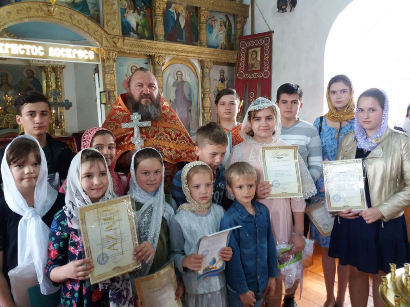В храме святителя Тихона Задонского пос. Тарасовский состоялось награждение победителей 1-го тура Кирилло-Мефодиевской олимпиады