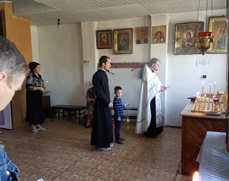 В Зверево-Никольском благочинии почтили память погибших сотрудников российской полиции