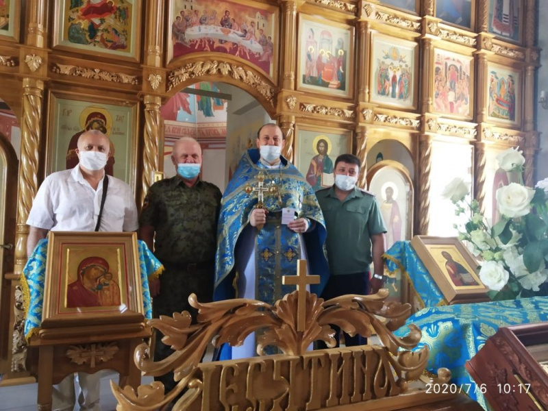 В день тезоименитства настоятелю Донского храма г. Новошахтинска протоиерею Роману Амплееву был вручен орден «За заслуги перед казачеством» второй степени