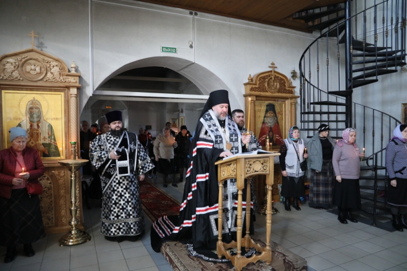 В среду первой седмицы Великого поста епископ Симон совершил чтение покаянного канона преподобного Андрея Критского в храме Донской иконы Божией Матери города Новошахтинска