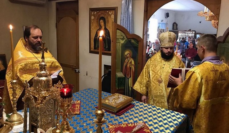 Епископ Николай, Управляющий Амурской епархией, совершил Божественную литургию в храме святого великомученика Пантелеимона города Миллерово