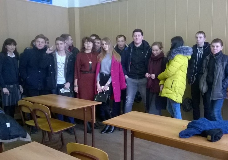 Помощник благочинного Новошахтинского округа по взаимодействию Церкви и общества Инна Саханина провела круглый стол в Новошахтнском транспортном техникуме «Как помогать, уважая и ценя чувства людей с ограниченными возможностями здоровья»