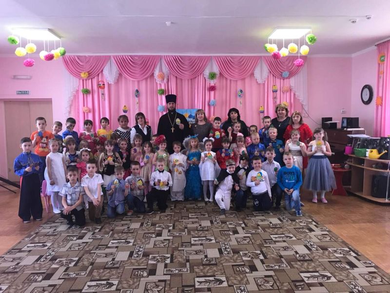 Протоиерей Александр Барановский принял участие в детском утреннике, посвященном празднику Светлого Христова Воскресения