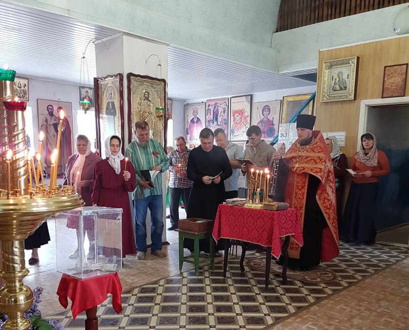 В Зверево-Никольском благочинии почтили память воинов погибших в годы Великой Отечественной войны