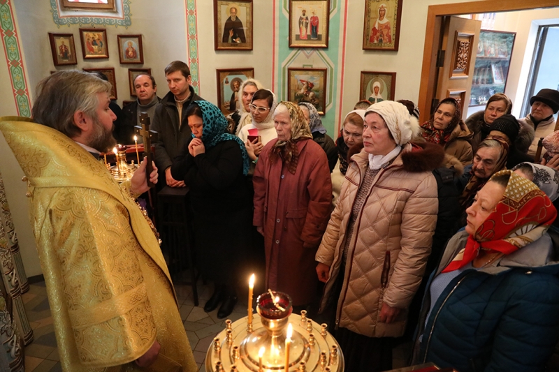 В день памяти ветхозаветного пророка Даниила Преосвященнейший епископ Симон совершил Божественную литургию в храме пророка, Предтечи и Крестителя Господня Иоанна г. Шахты