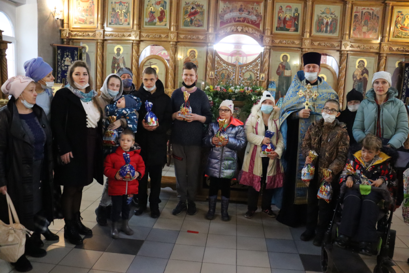 Дети из НГОО РО ВОИ получили благословение и подарки в Донском храме г. Новошахтинска