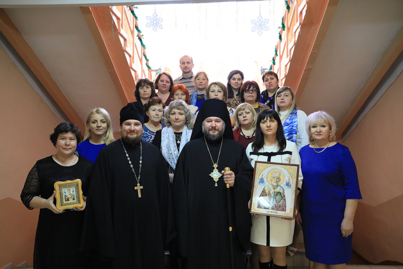 Правящий архиерей Шахтинской епархии Преосвященнейший епископ Симон совершил чин освящения школы № 13 в г. Донецке