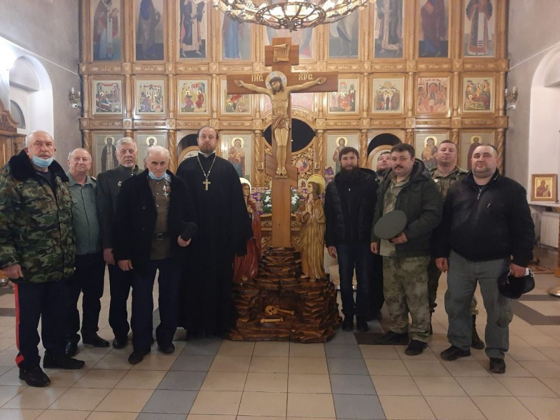 В Донском храме г. Новошахтинска состоялась традиционная встреча казаков станицы Мало-Несветаевской с духовником