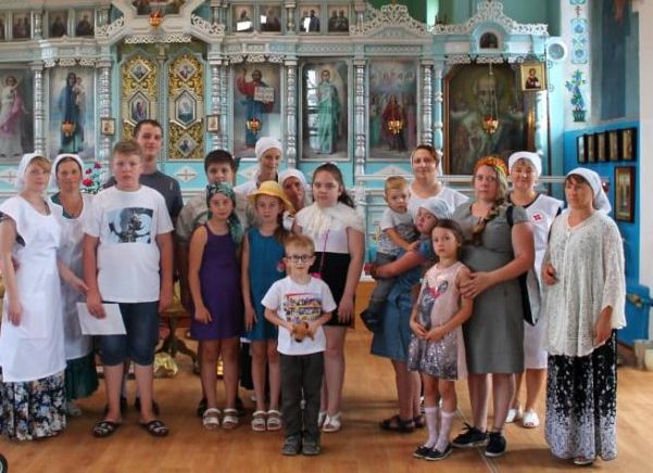 В храме Архангела Михаила п. Каменоломни прошла очередная встреча с родителями и детьми из региональной общественной организацией семей, воспитывающих детей с особенностями развития «Ветер перемен»