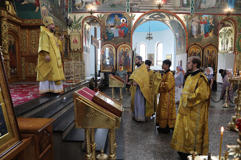 В день памяти святителя Ионы, митрополита Московского, всея России чудотворца, Преосвященнейший епископ Симон возглавил Божественную литургию в кафедральном соборе Шахтинской епархии