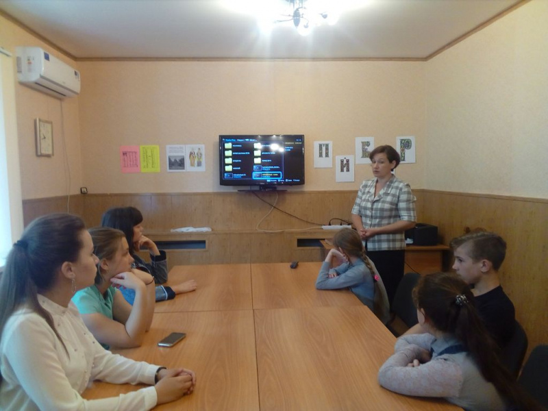 В воскресной школе «Азы Православия» Донецкого Успенского Архиерейского подворья прошел урок, посвященный Дню славянской письменности