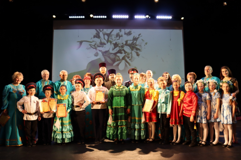 Красочным гала-концертом и награждением участников завершился фестиваль православной культуры и творчества «Радость моя, Христос Воскресе!» в г. Новошахтинске