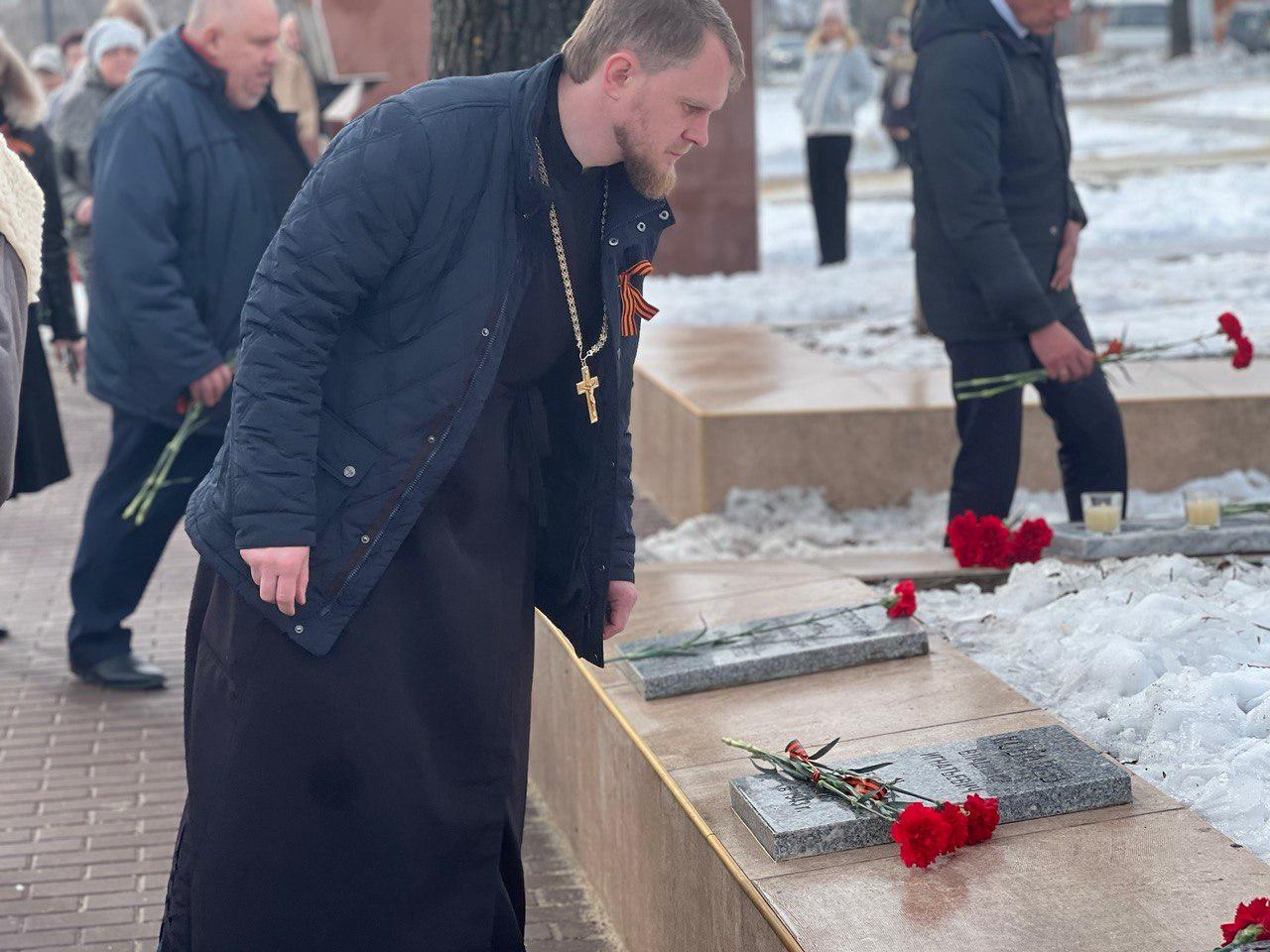 Благочинный Зверево-Никольского округа посетил митинг ко Дню освобождения  города Зверево от немецко-фашистских захватчиков | Шахтинская епархия |  Донская митрополия