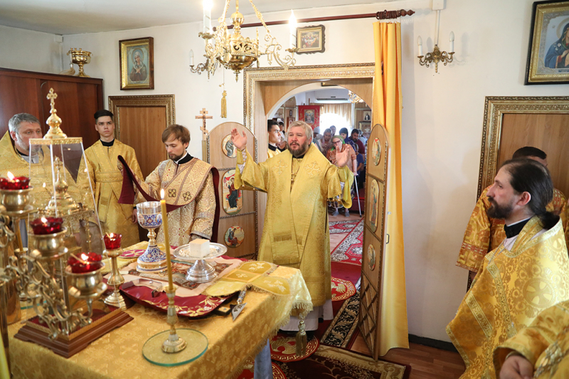 В престольный день Преосвященнейший епископ Симон возглавил Божественную литургию в храме в честь равноапостольной Ольги, великой княгини Российской в поселке Горный