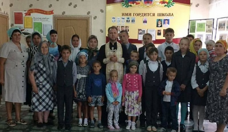 Кроме преподаваемых наук детям нужно прививать духовно-нравственные понятия», протоиерей Роман Мясников принял участие в праздничной линейке в школе ст. Манычской