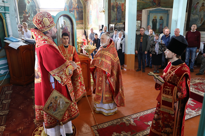 В Неделю апостола Фомы епископ Симон совершил Божественную литургию в храме Георгиевского Архиерейского подворья хут. Киреевка