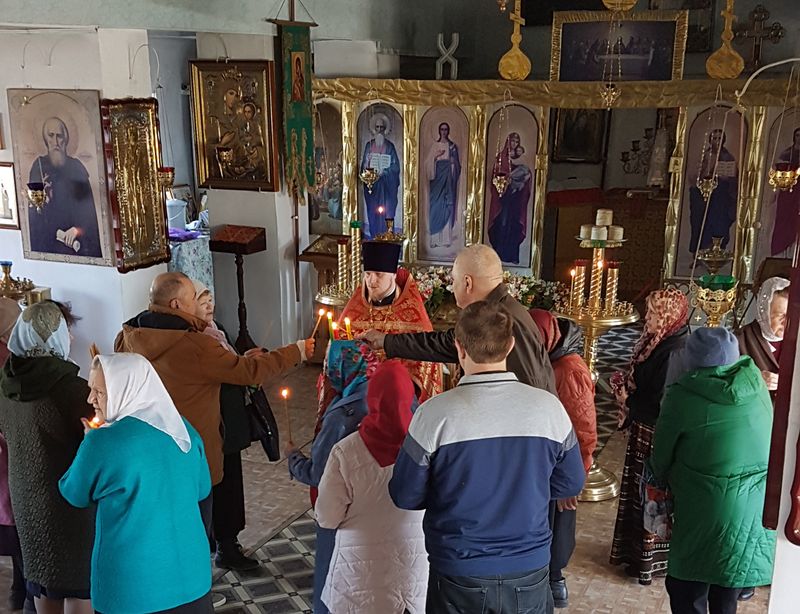 Благодатный огонь прибыл в Зверево-Никольское благочиние