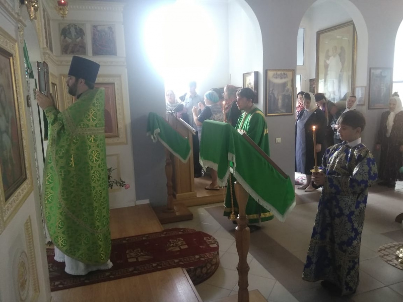 На приходе в честь святого Александро-Невского г. Красный Сулин молитвенно отметили день небесного покровителя
