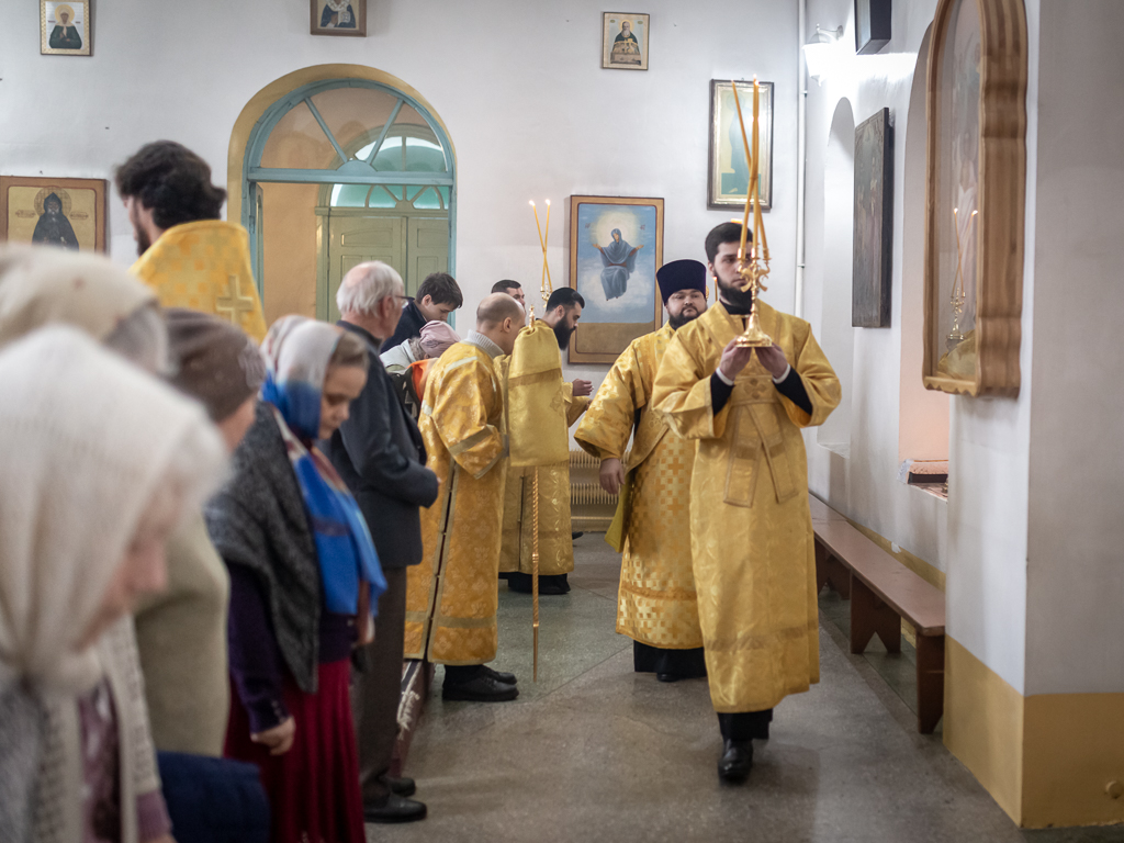 Всенощное бдение в храме святителя Николая Чудотворца в поселке Аюта |  Шахтинская епархия | Донская митрополия