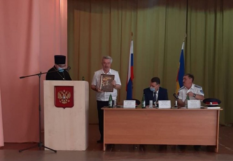 Духовник Донецкого округа ВКО ВВД протоиерей Василий Хадыкин принял участие во встрече казачьих атаманов с вице-губернатором Ростовской области М.В. Корнеевым и депутатом Государственной Думы