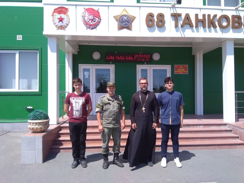 Для прихожан храма блаженной Матроны Московской и иерея Евгений Поцелуев провели экскурсию в 68 гвардейском танковом полку