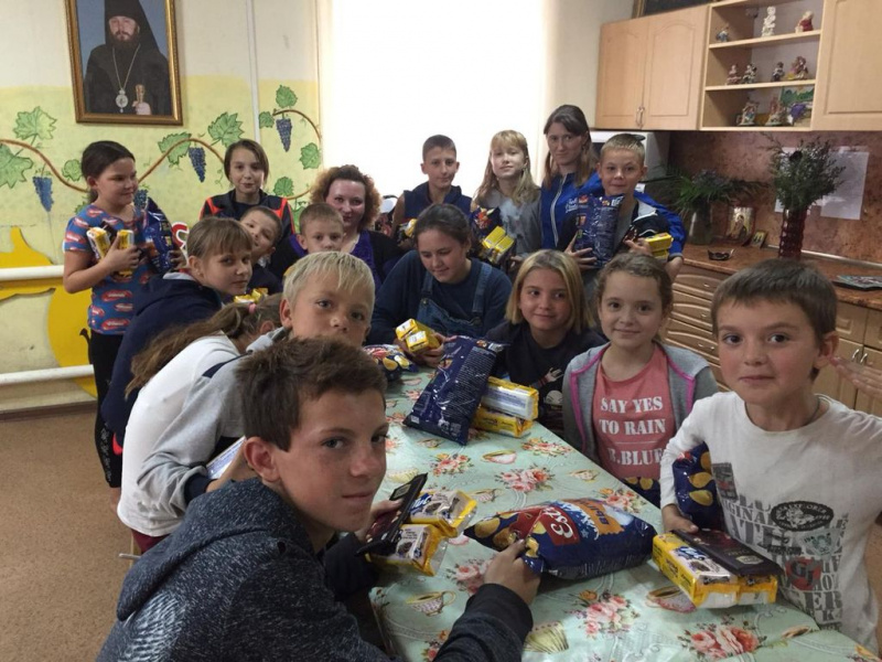 Многодетным и малообеспеченным семьям Шахтинской епархии переданы продукты питания