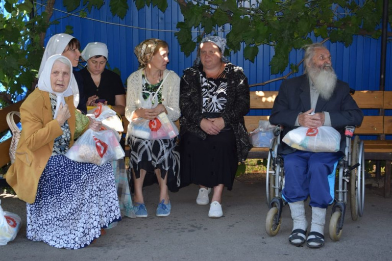 Добровольцы Нижнедонского благочиния оказывают адресную материальную помощь