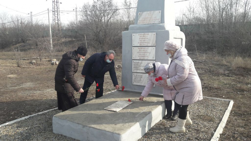 В пос. Горный ко Дню Защитника Отечества состоялась акция «Защитим память героев»