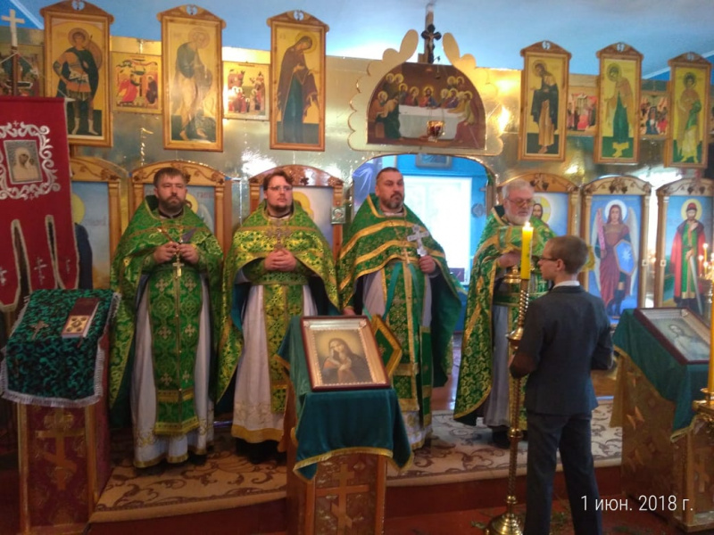В день памяти святого благоверного князя Димитрия Донского престольный праздник отметил храм в п. Нижнедонской Октябрьского района