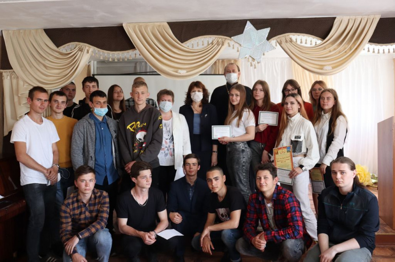 Протоиерей Роман Амплеев вручил сертификаты участникам общерегионального продовольственного марафона «Корзина доброты»