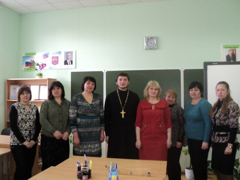 Встречу с педагогами, преподающими модуль ОПК в школе станицы Боковской, провел благочинный приходов Чернышевского округа иерей Александр Левчик