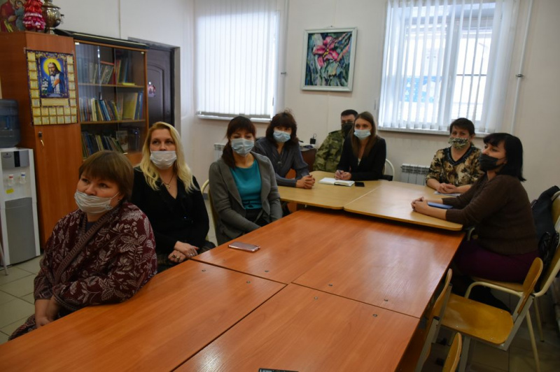 Круглый стол «Способы вывода из кризиса семей, попавших в трудную жизненную ситуацию» прошел при храме Донской иконы Божией Матери города Новошахтинска