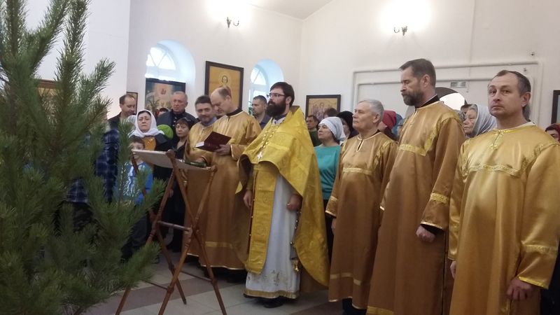 31 декабря 2017 года в канун Нового года в Троицком храме г. Каменск-Шахтинский был совершен Чин молебного пения на новолетие