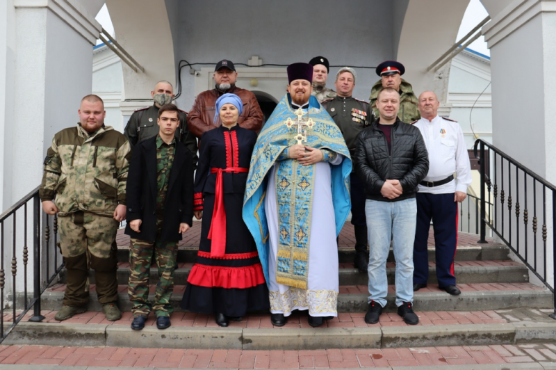 В праздник Покрова Пресвятой Богородицы казаки станицы Мало-Несветаевской посетили храм Донской иконы Богородицы г. Новошахтинска