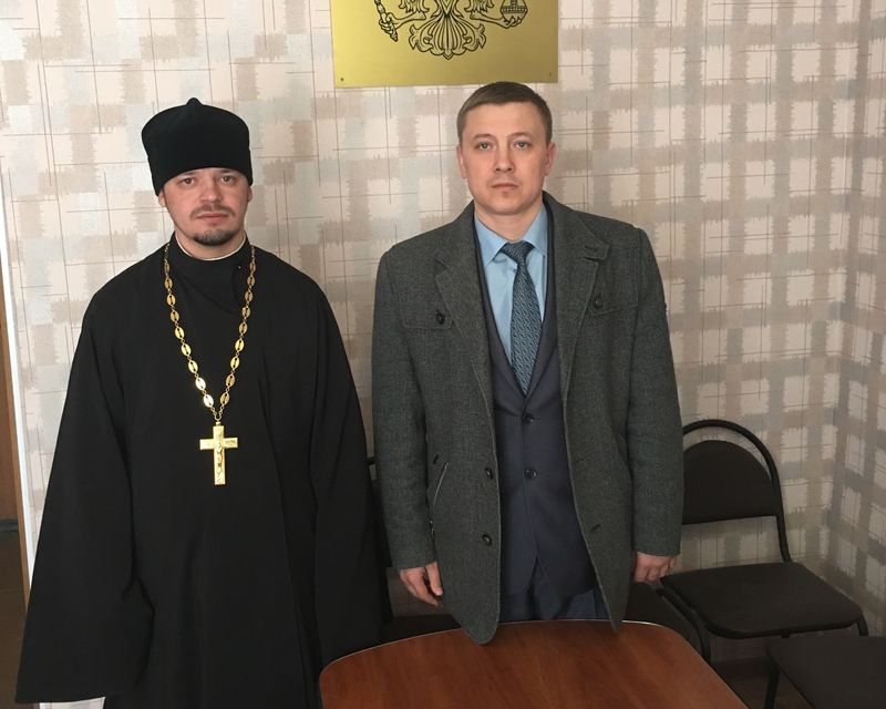 В здании МВД Красносулинского района прошла встреча иеромонаха Никона с начальником МО МВД России Красносулинского района полковником полиции Любченко Юрием Александровичем